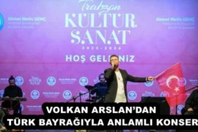 volkan_arslandan_turk_bayragiyla_anlamli_konser_h56575_0868e
