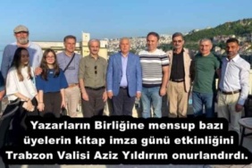 yazarlarin_birligine_mensup_bazi_uyelerin_kitap_imza_gunu_etkinligini_trabzon_valisi_aziz_yildirim_onurlandirdi_h53223_cffbf